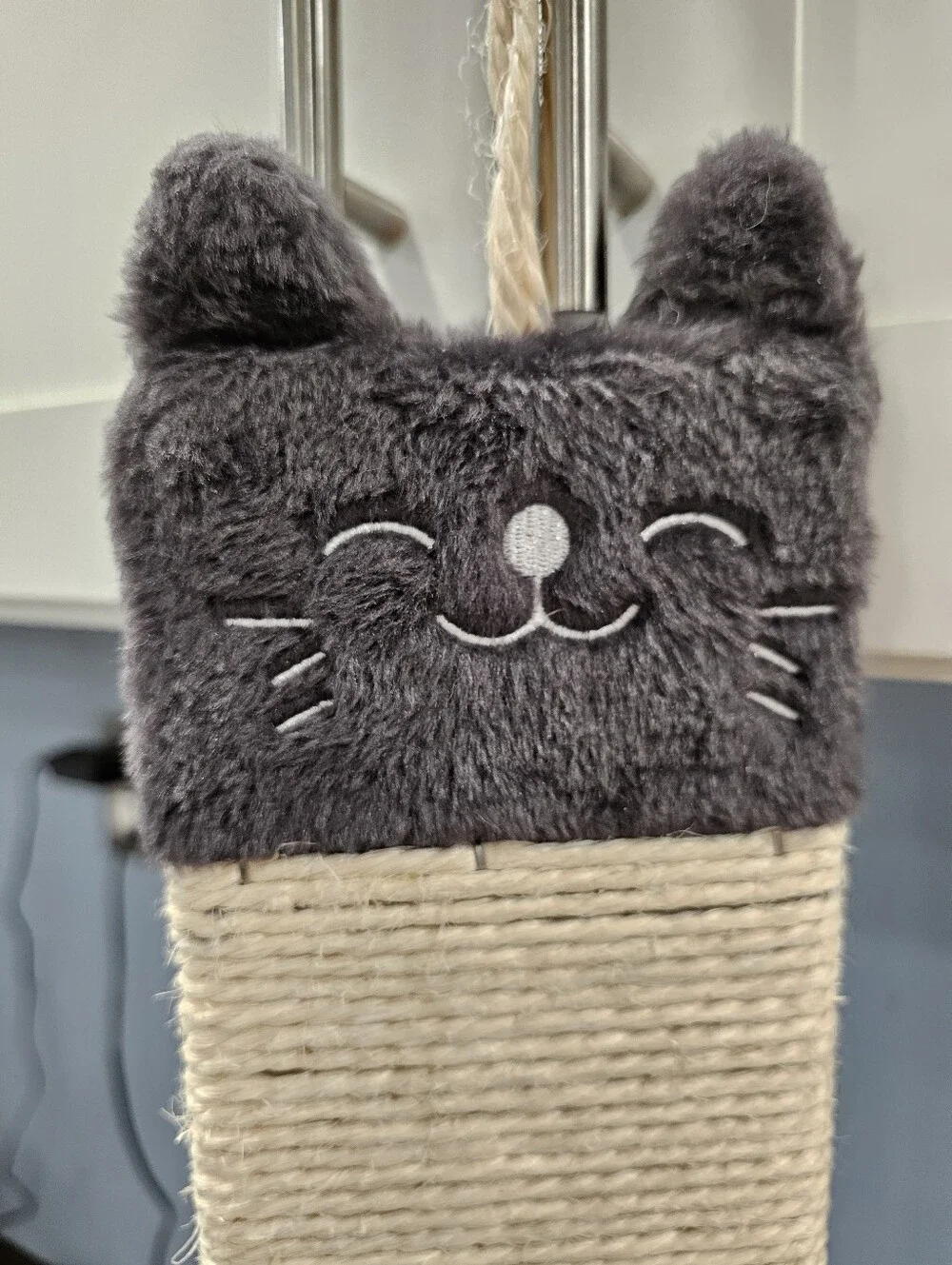 Unbranded Gray & Cream Cat Sisal Scratcher - Hanging Plush Cat Design Brand New